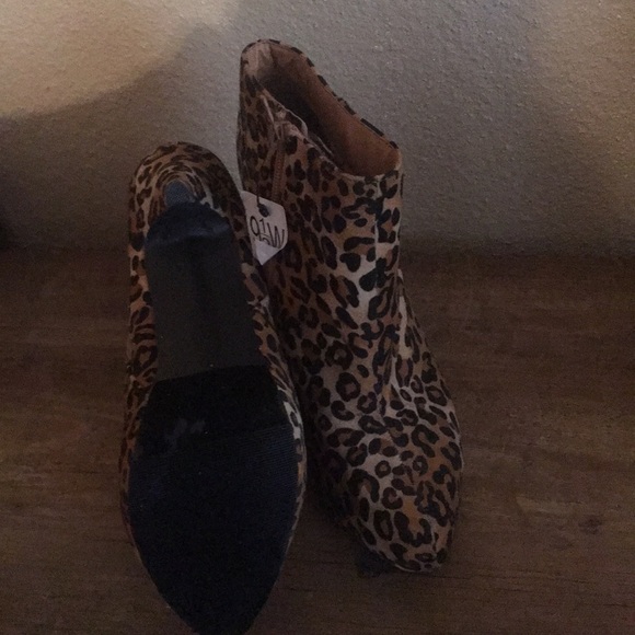 Heels - Picture 3 of 3